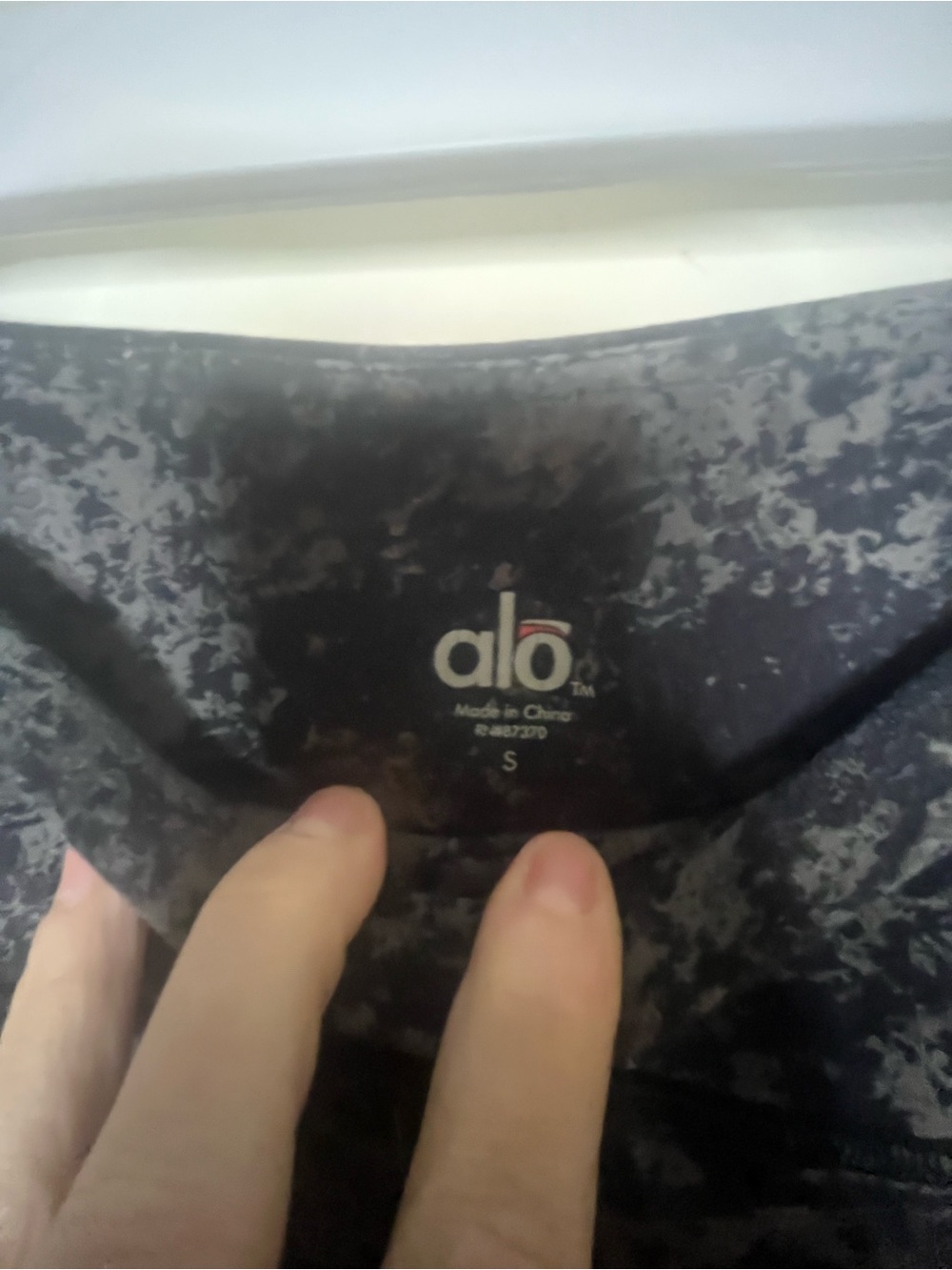 Alo High-Rise Black Abstract Print Capri Leggings - Picture 4 of 5